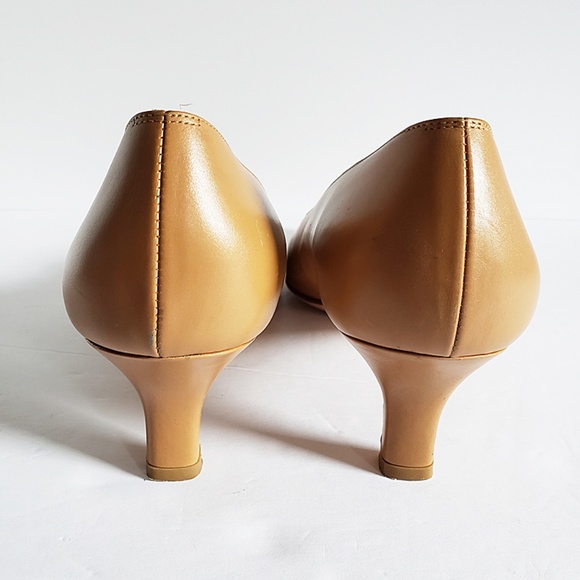 Salvatore Ferragamo Beige Buckle Kitten Heels 8 2A - Picture 3 of 7